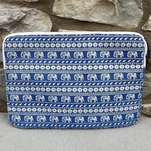 Canvas life Blue Elephant Print Laptop Sleeve 14" - Picture 4 of 10